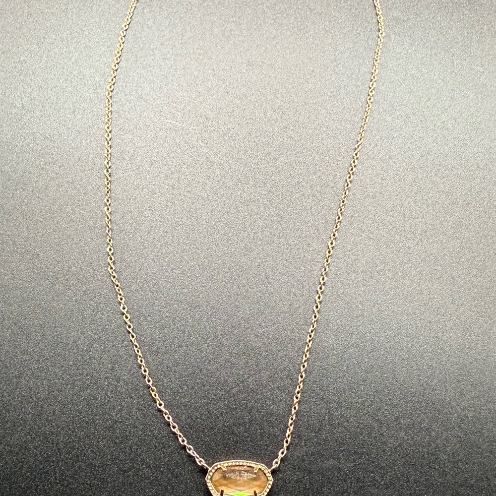 Kendra Scott necklace